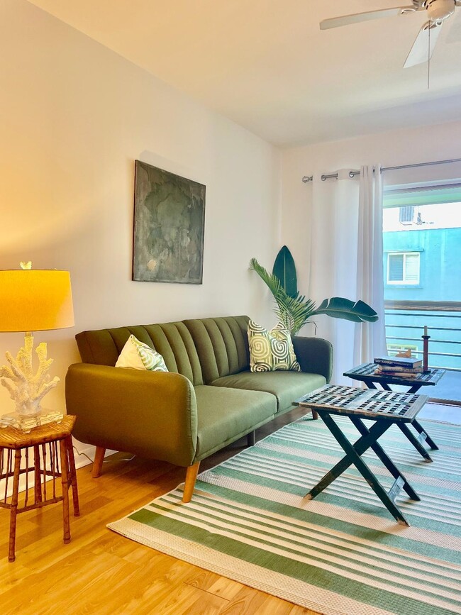 Foto del edificio - 1432 S Lakeside Dr