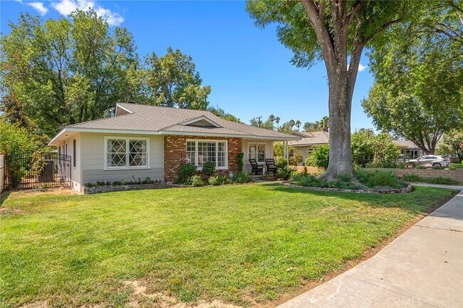 Foto del edificio - 4658 Brentwood Ave