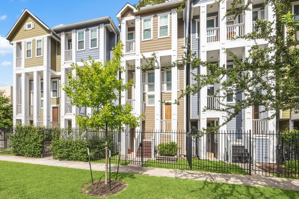 Foto principal - 2407 Lawrence St