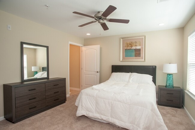 Building Photo - 3 Bedroom Flat Available at the Woodlands - REDUCED DEPOSIT