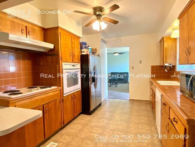Building Photo - 5032 E Sooner Dr