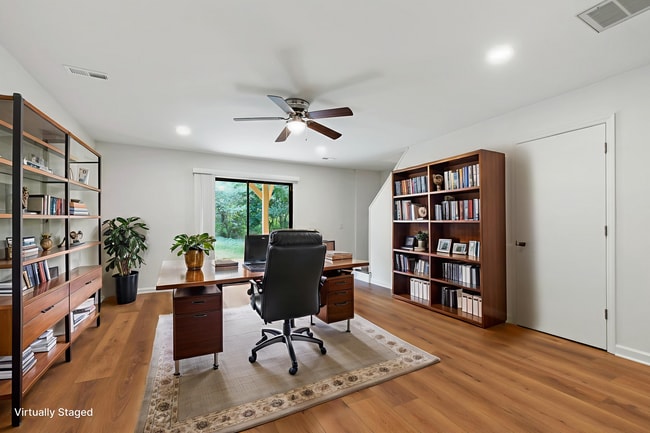 Building Photo - Rare Find: Updated and Modern End-Unit Tow...