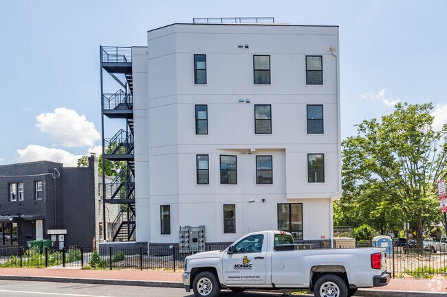 Exterior - 930 Kennedy St NW