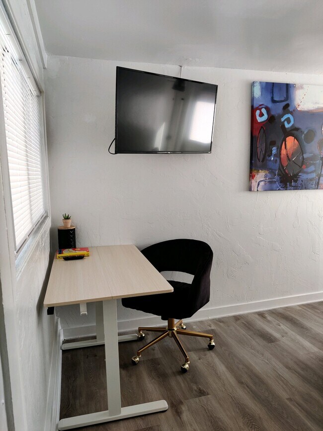 Foto del edificio - 608 N Nevada Ave