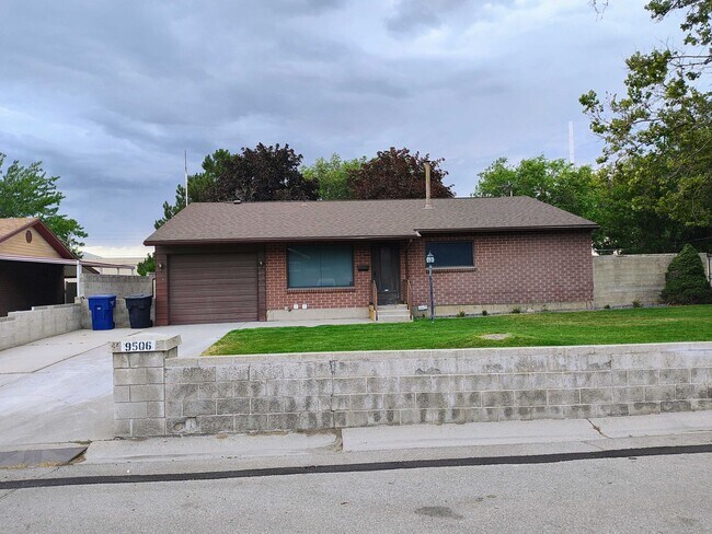 Foto del edificio - 3 Bd 2 Bath Over 2500 sq ft in Sandy