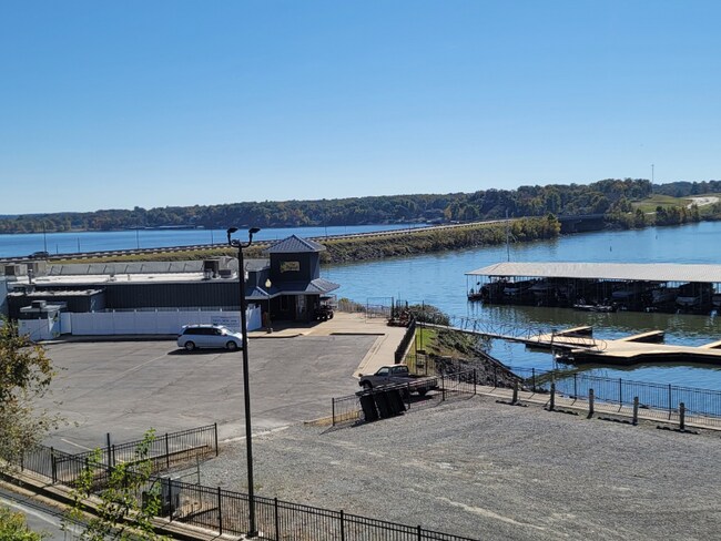 Foto del edificio - 120 Anchor Rd