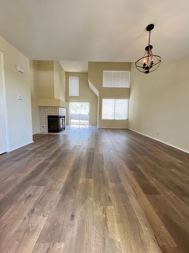 Building Photo - JUST REFURBISHED SPACIOUS DUAL MASTER COND...