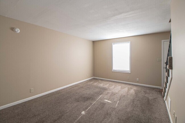 Foto del edificio - 363 Peabody Dr