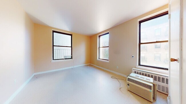 Building Photo - 173 W 141st St