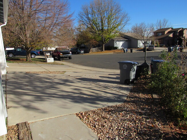 Quiet Cul de sac and driveway for more parking - 316 Challenger Pl