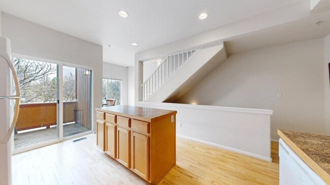 Building Photo - 1221 E Prospect Rd