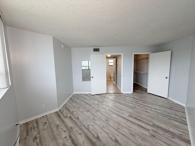 Building Photo - 1720 N Congress Ave