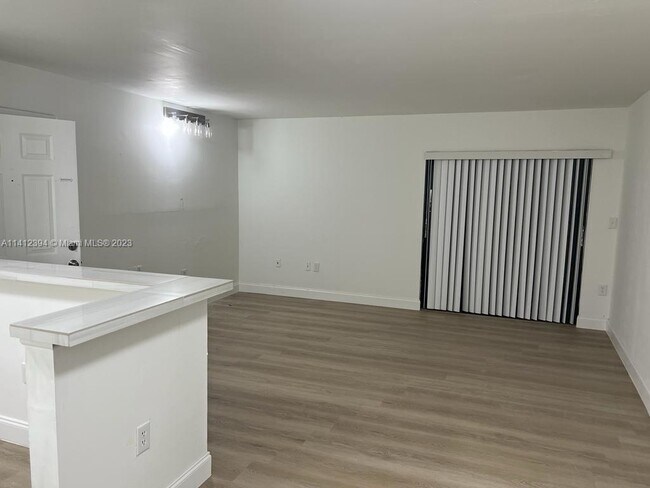 Foto del edificio - 18965 NW 62nd Ave