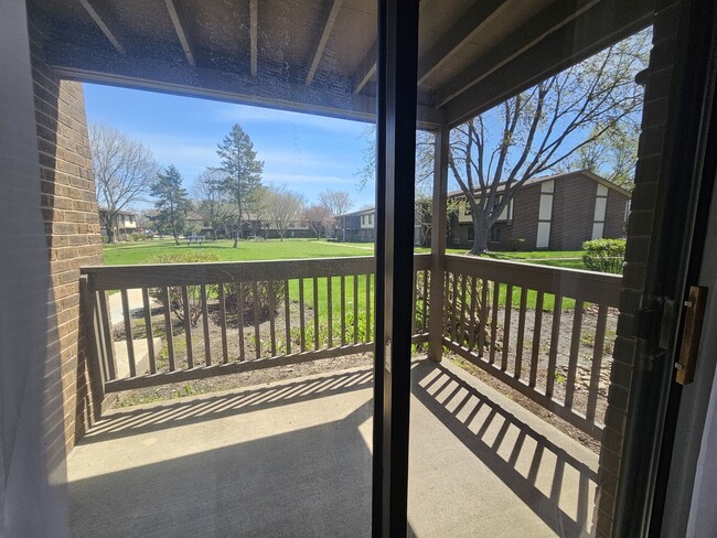 Building Photo - 580 Somerset Ln