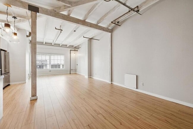 Building Photo - Stunning West Oakland Live Work Loft w/ Ground Floor Studio