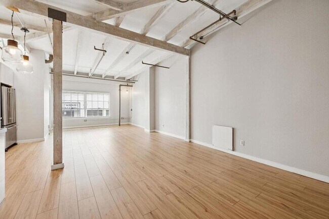 Foto del edificio - Stunning West Oakland Live Work Loft w/ Ground Floor Studio
