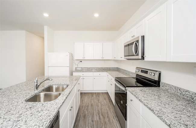 Foto del edificio - 2 br, 2 bath Condo - 220 N Burleson Blvd  ...