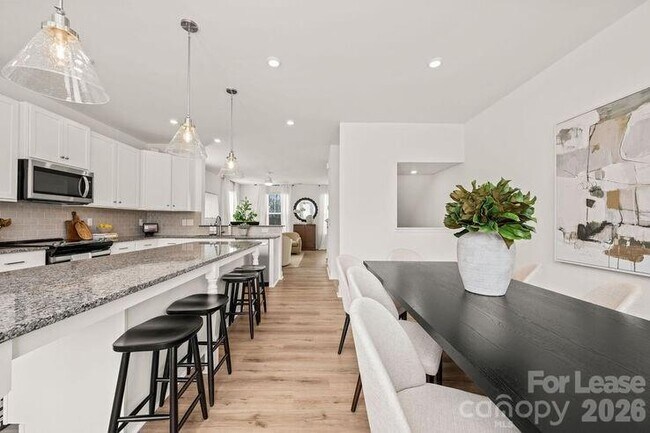 Foto del edificio - 1018 Fairway Green Ln