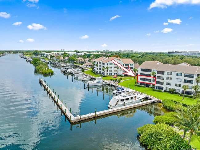 Foto del edificio - 926 Oak Harbour Dr