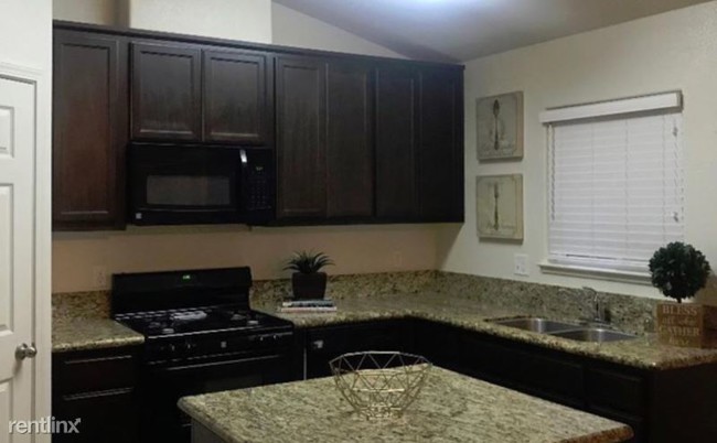 Foto del edificio - 4 br, 2 bath House - 212 Sunburst St