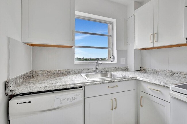 Foto del edificio - 2350 NE 14th Street Causeway