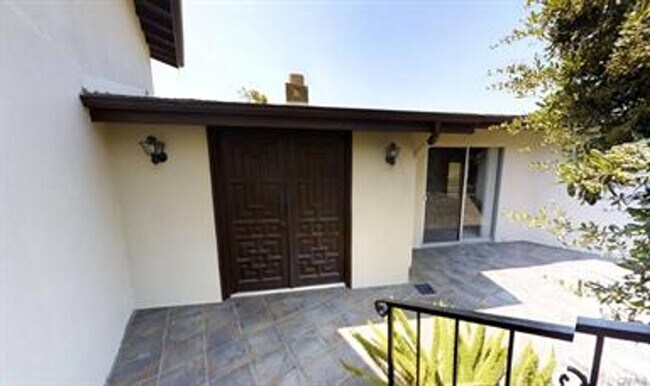 Building Photo - 180 Degree Ocean View
