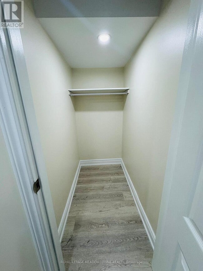 Building Photo - 973 Ledbury Crescent