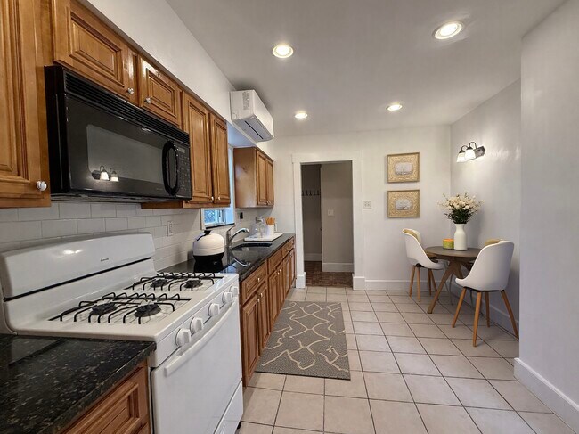 Building Photo - 418 2nd St