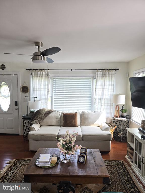 Foto del edificio - 6305 Woodley Rd