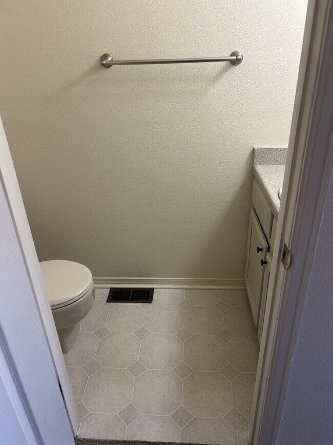 Foto del edificio - "Charming 2-Bed Condo Retreat with 2.5 Baths in Littleton - 1000 Sq Ft of Comfort!"