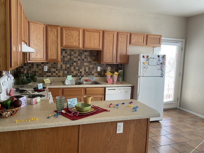 Building Photo - La Jolla Place Apartments