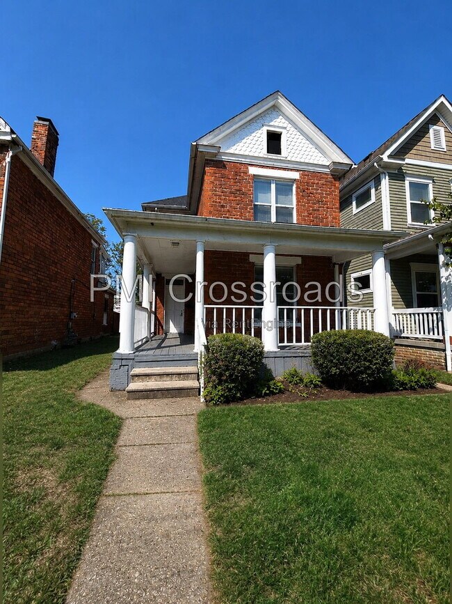 Building Photo - 153 S Cypress Ave