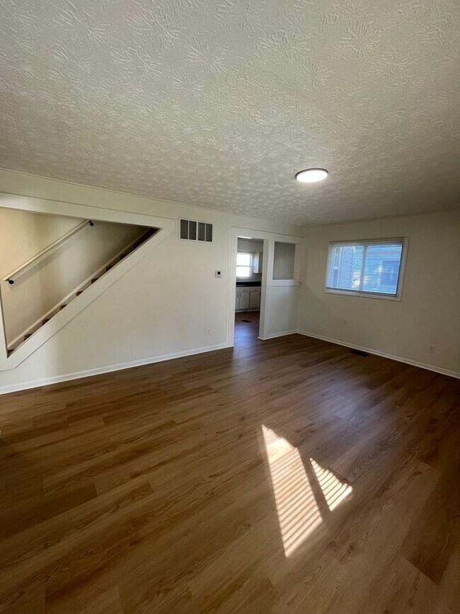 Foto del edificio - 3 Bedroom 1.5 Bathroom Home with Fenced in...
