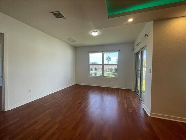 Foto del edificio - 1230 NW 208th St