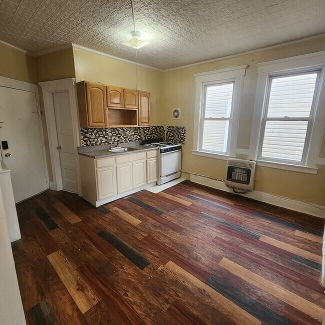 Building Photo - 13 Brinkerhoff Pl
