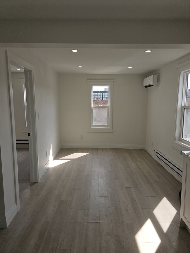 Building Photo - 833 Albert Rd