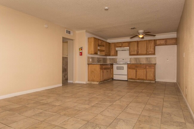 Foto del edificio - Charming 2 Bed, 2 Bath Apartment in Las Vegas