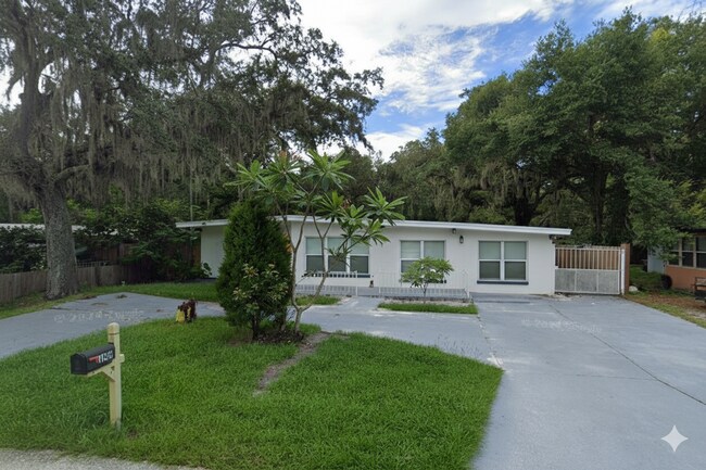 Foto del edificio - Beautiful Spacious Stylish near Busch Gardens at Crenshaw