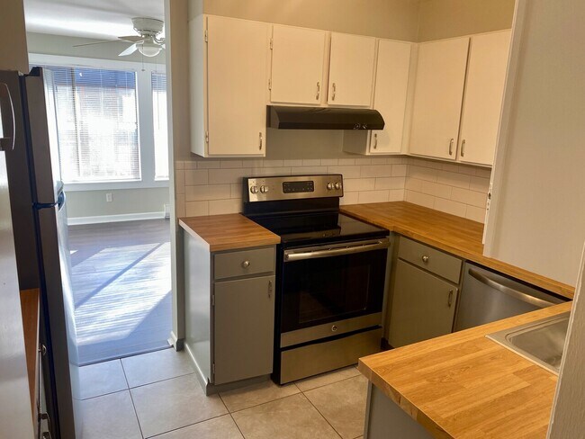 Foto del edificio - 400 Rencliffe Apartments