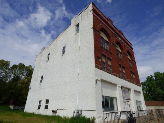 Building Photo - Ten-O-Nine
