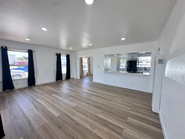 Foto del edificio - 422 E Grand Ave