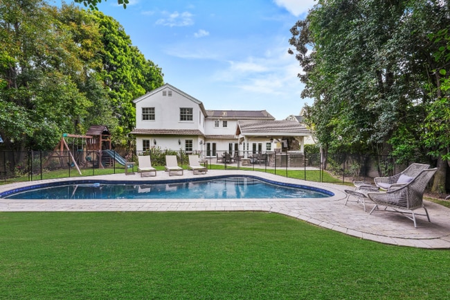 Building Photo - 15434 Sutton St