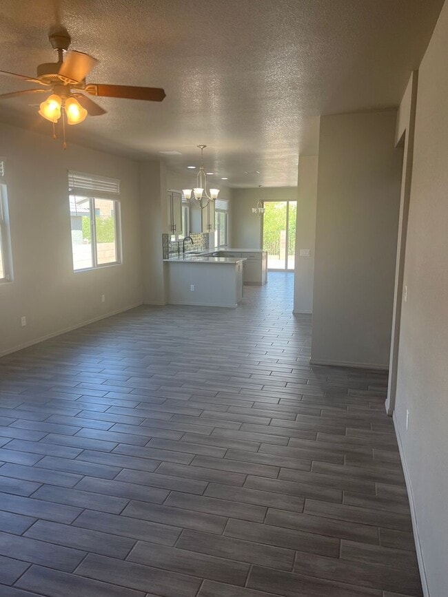 Building Photo - Beautiful Like New 4 Bedroom 3 Bathroom ho...