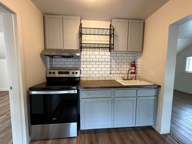 Building Photo - MCG171-N Elliott St