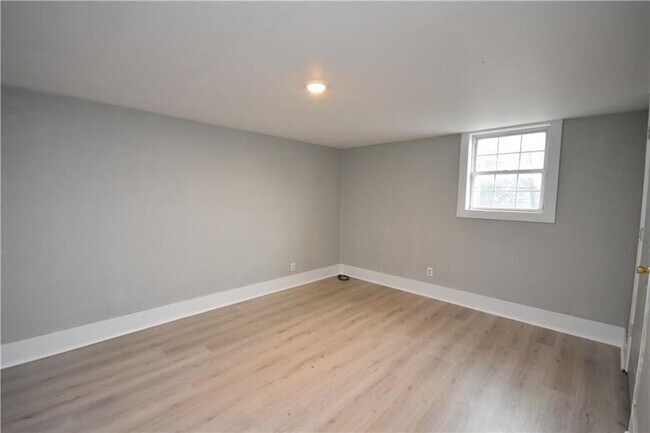 Building Photo - 605 S Ray St