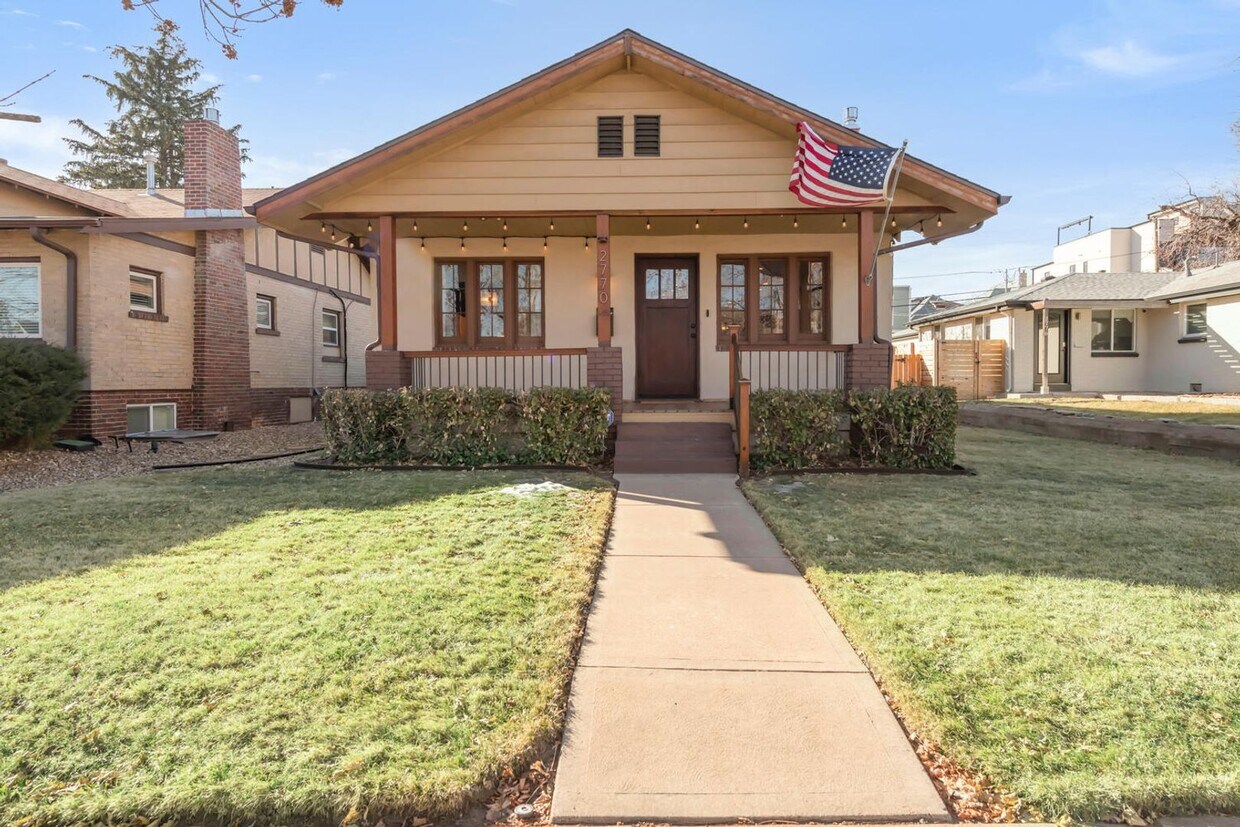 Primary Photo - Two Bedroom Craftsman's Bungalow in Highla...