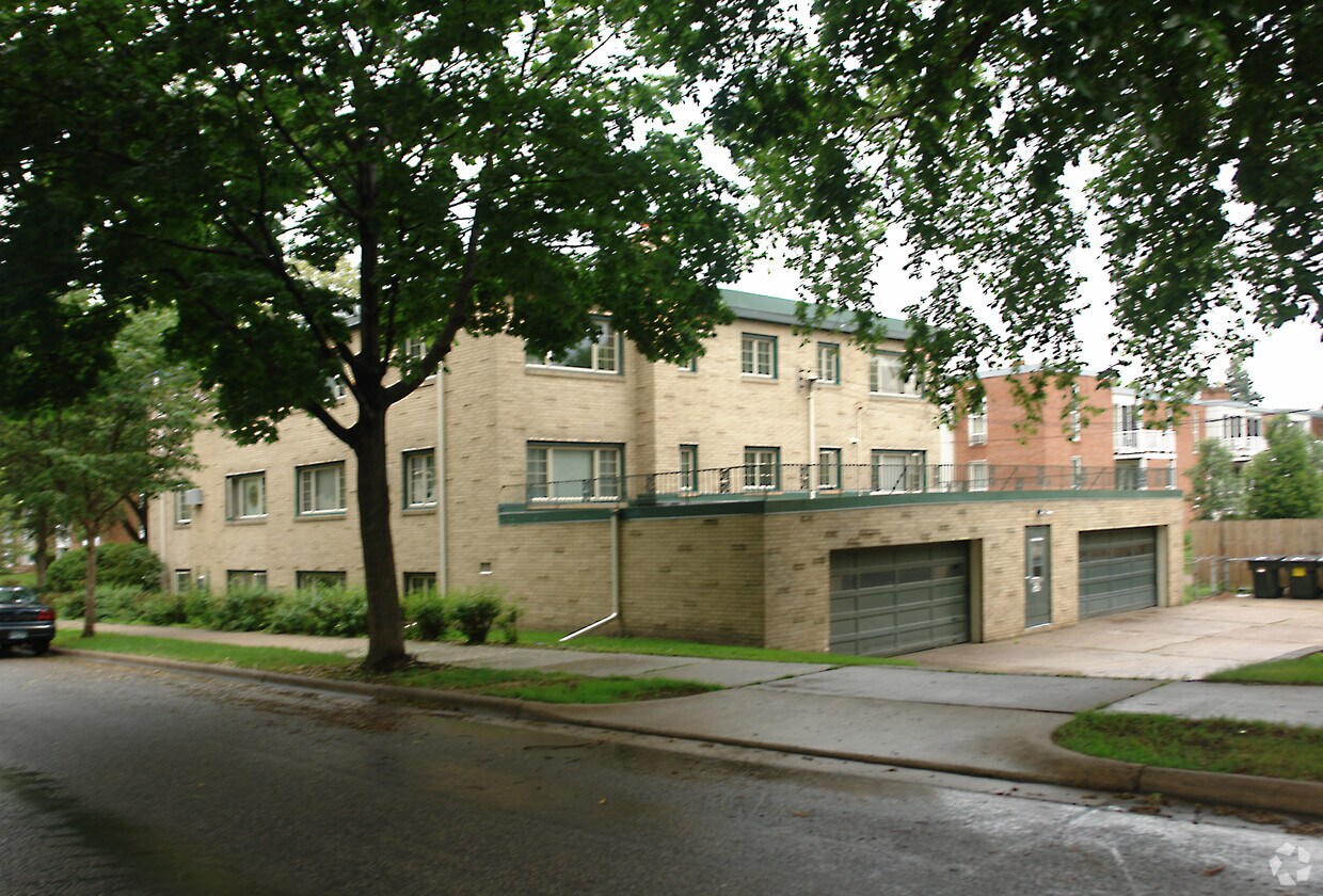 Foto del edificio - 4445 Chowen Ave S