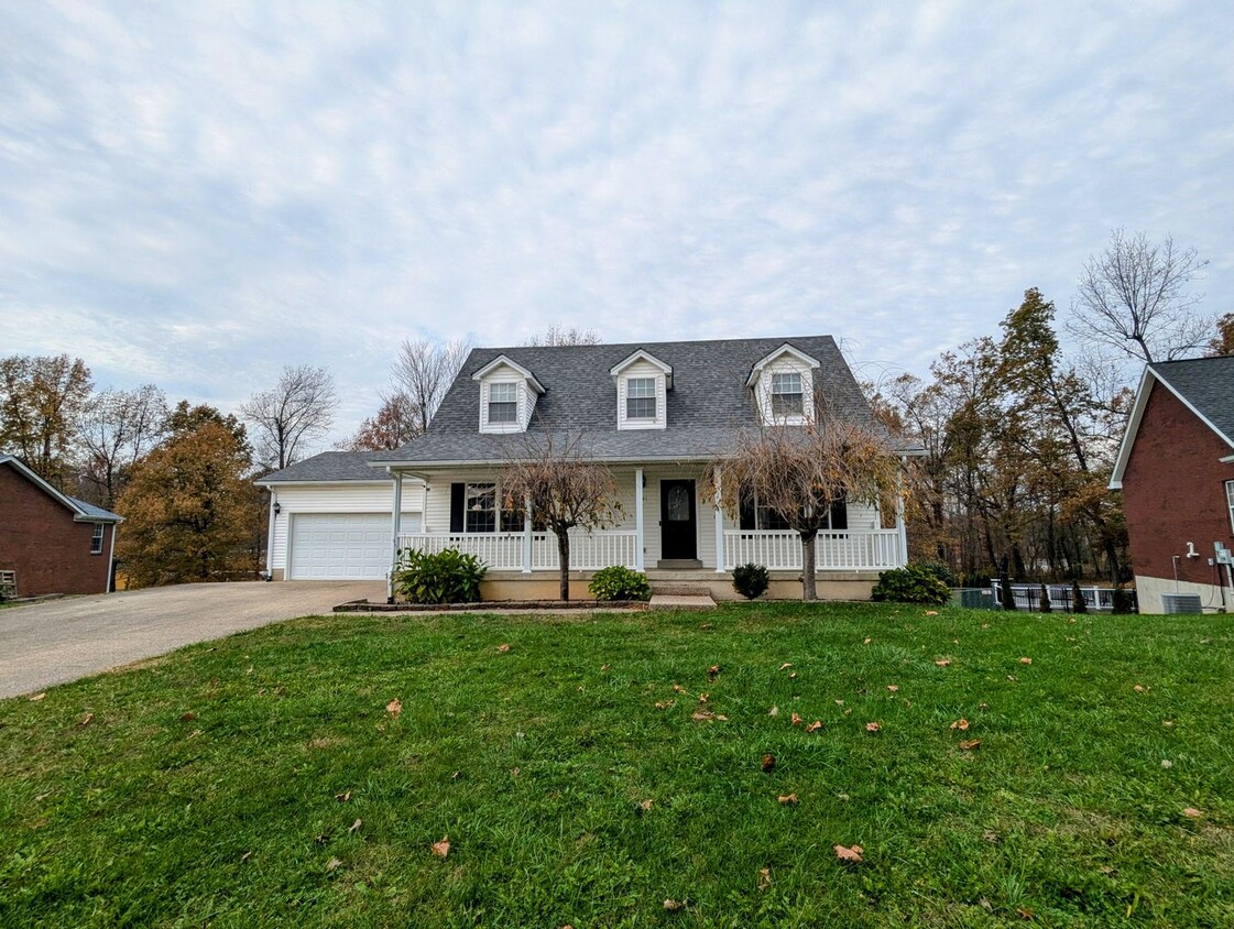 Foto principal - LARGE HOME WITH POOL IN CENTRAL HARDIN COUNTY