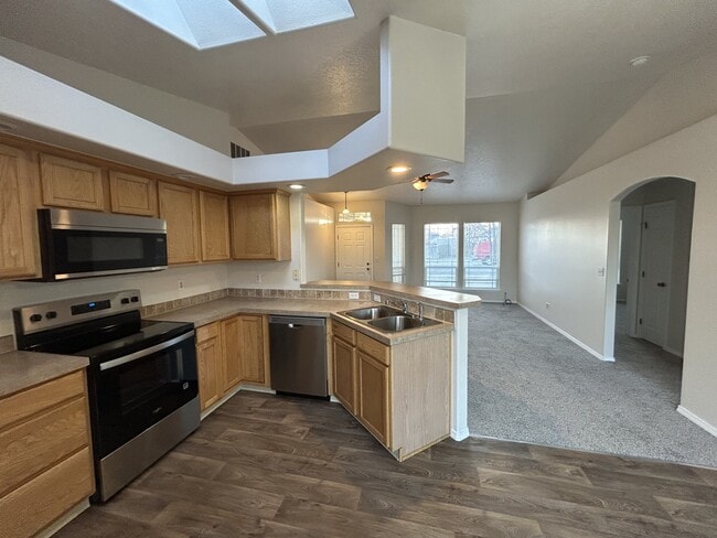 Building Photo - 557 N Katsura Ave