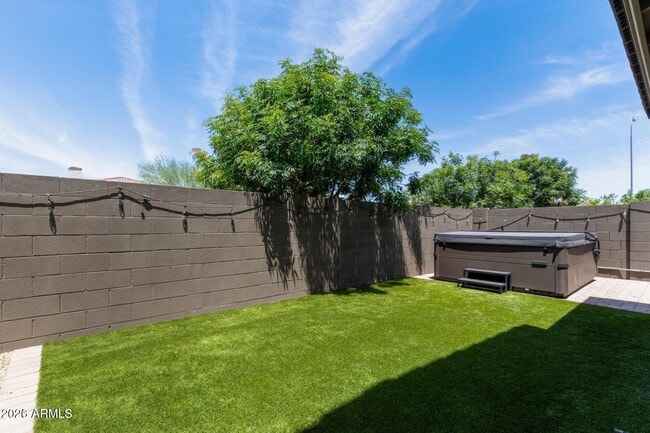 Building Photo - 905 S Canal Dr